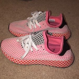 adidas deerupt pink and white shoes